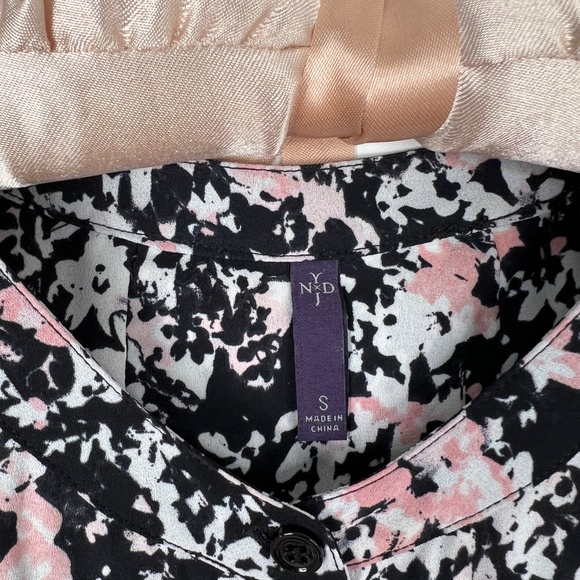 NYJD, Size: S, Pink/Black/white, Floral Motif, Silky and Loose Style Blouse 👚 - Picture 4 of 11